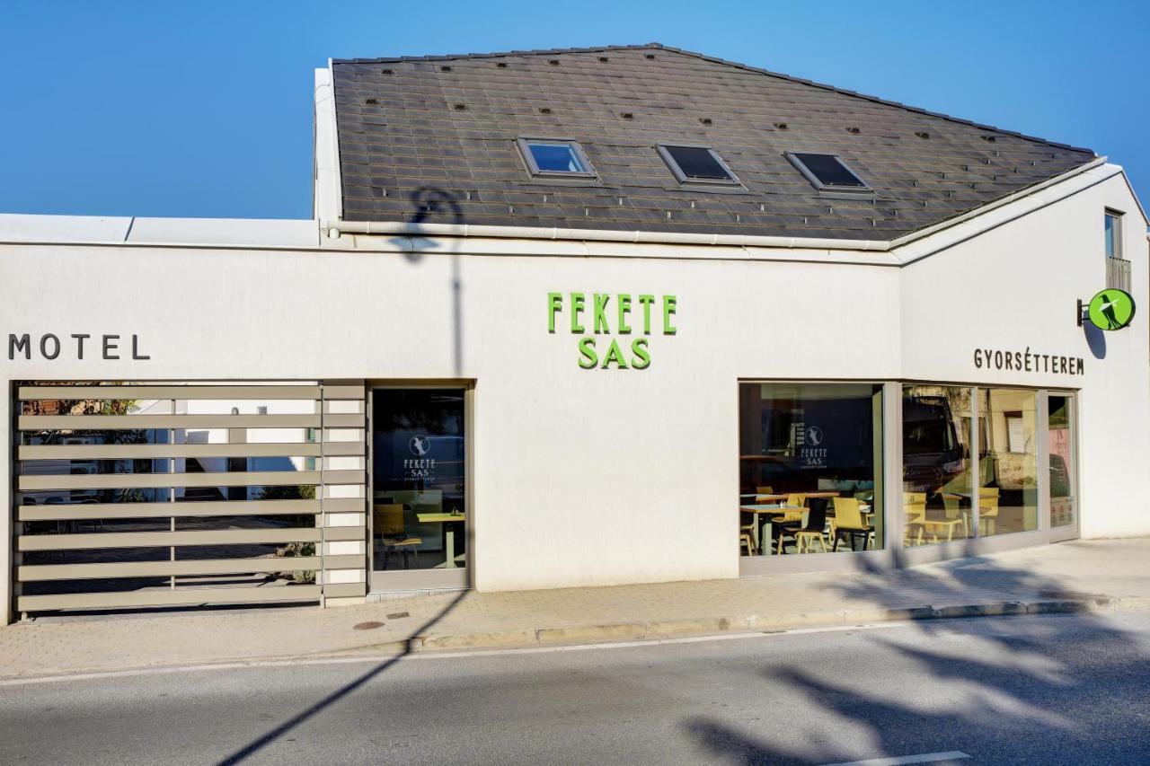 Fekete Sas Motel Esztergom Eksteriør billede